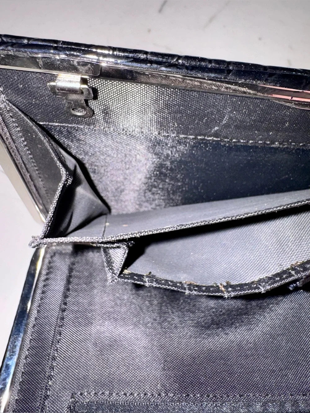 Compact Wallet on a Removable Chain
